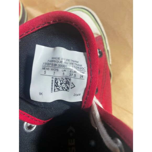 Converse contrast color with cute strawberry  accent details size 7 - Picture 3 of 15